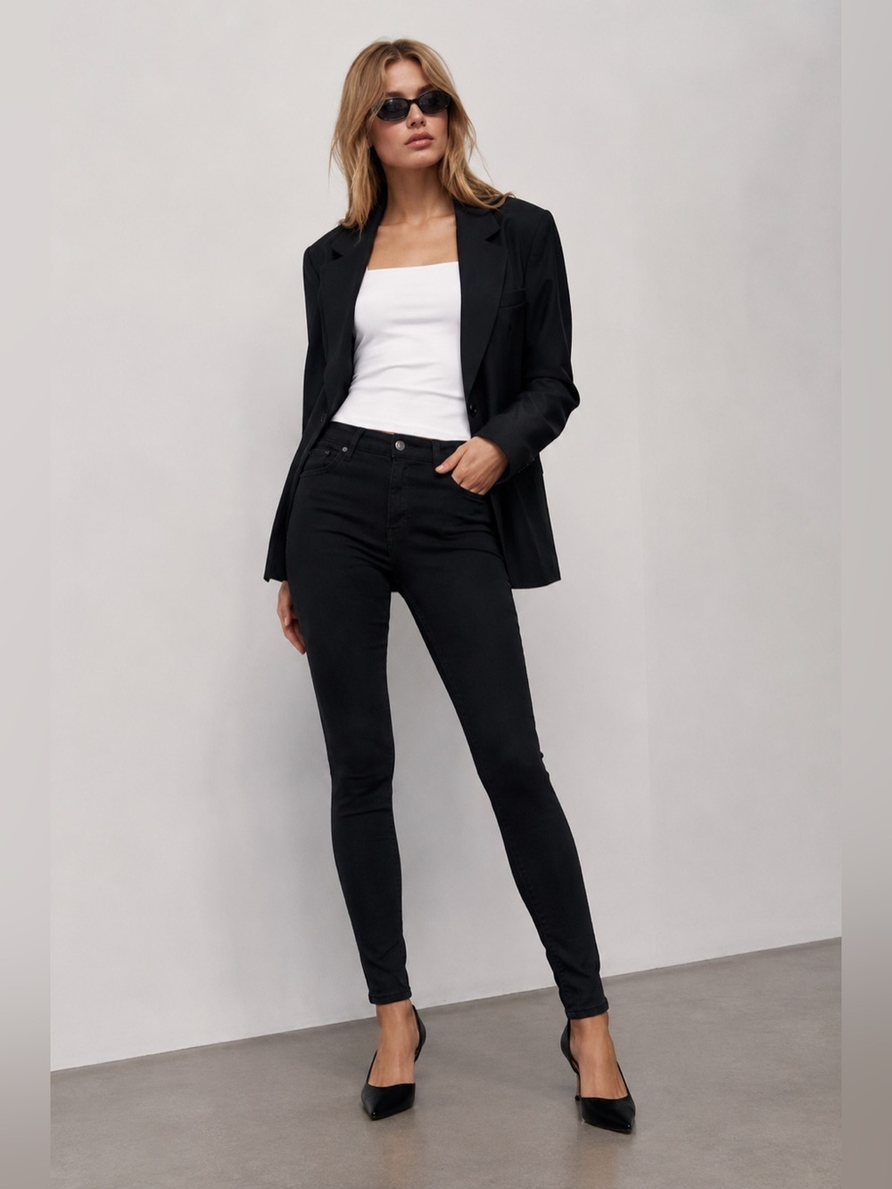 NWT Denim Forum The Lola High Rise Skinny Jeans / Black / Size 28W /30L/ Aritzia